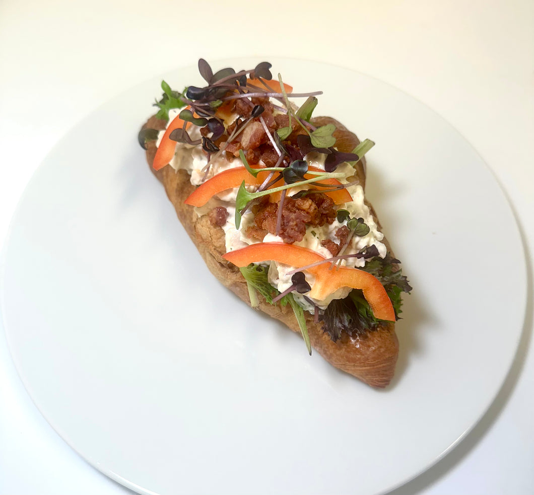 Croissant med hønsesalat